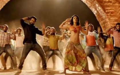 আইটেমকন্যা হিসেবে কাজলের প্রথম ঝলক (ভিডিও) 
