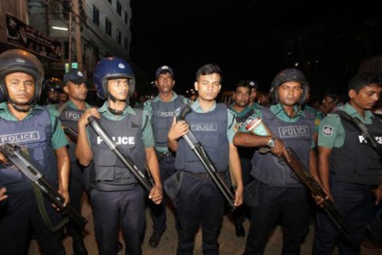 ঘরের মালপত্র নিতে এসেছিল মুরাদ
