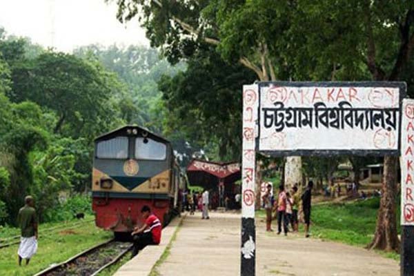 শাটল ট্রেনে কাটা পড়ে তরুণীর মৃত্যু