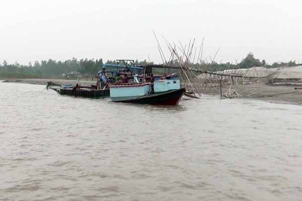 টাঙ্গাইলে অবৈধভাবে বালু উত্তোলন

