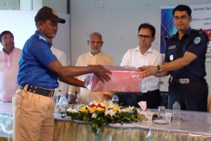 লক্ষ্মীপুরে পুরস্কৃত হলেন ১২ গ্রাম পুলিশ
