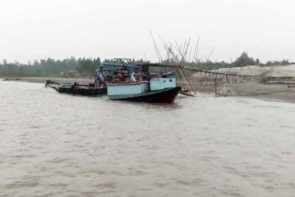 টাঙ্গাইলে অবৈধভাবে বালু উত্তোলন


