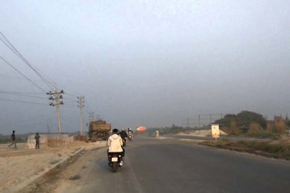 সরকারের জরুরি প্রকল্পের অগ্রগতিতে বাধা
