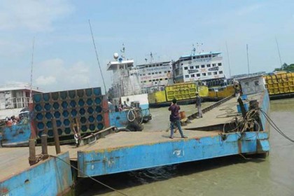দৌলতদিয়ার ৪ ফেরিঘাটের ৩টি বন্ধ