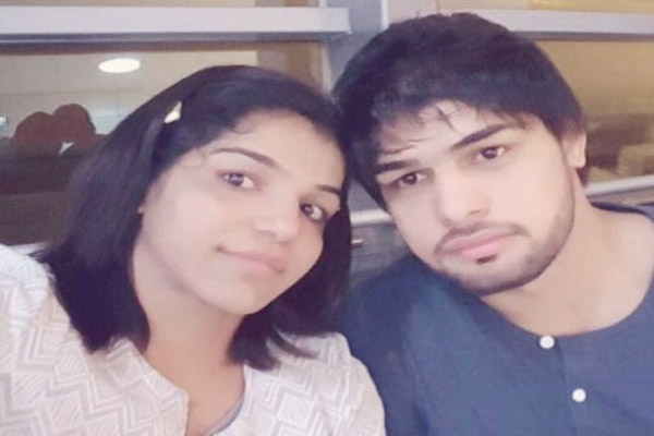 কাকে বিয়ে করছেন সাক্ষী? 
