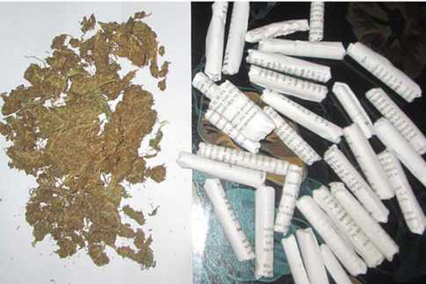 মোবাইল ফোনে গাঁজা পাচার, আটক ৩ শিক্ষার্থী