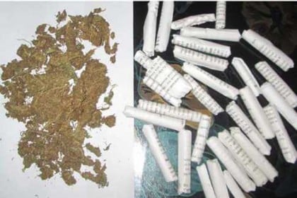মোবাইল ফোনে গাঁজা পাচার, আটক ৩ শিক্ষার্থী