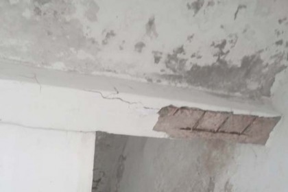 টঙ্গী পৌরসভার ভবনে ফাটল
