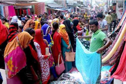দিনাজপুরে বউ বাজারে উপচে পড়া ভিড়