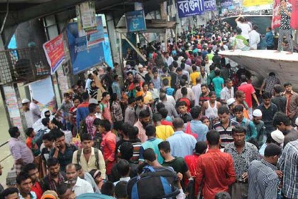 ঘরমুখী মানুষের ভিড় বাড়ছে সদরঘাটে