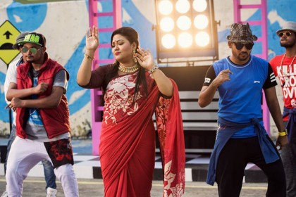দশ লাখ ছাড়িয়ে গেল ‘লোকাল বাস’
