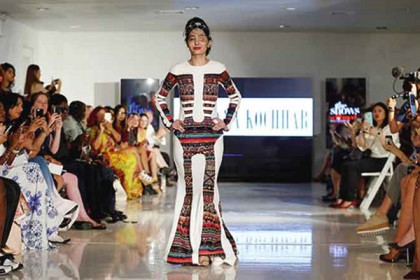 র‍্যাম্প মাতালেন অ্যাসিড আক্রান্ত রেশমা