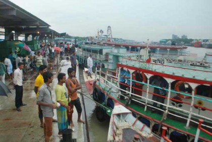 নারায়ণগঞ্জে লঞ্চ টার্মিনালে যাত্রীদের নিরাপত্তায় বিশেষ উদ্যোগ
