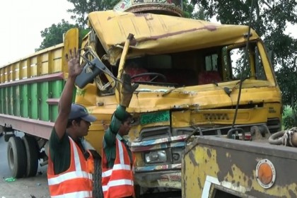 ঢাকা-টাঙ্গাইল মহাড়সকে পৃথক সড়ক দুর্ঘটনায় নিহত ২, আহত ১৬