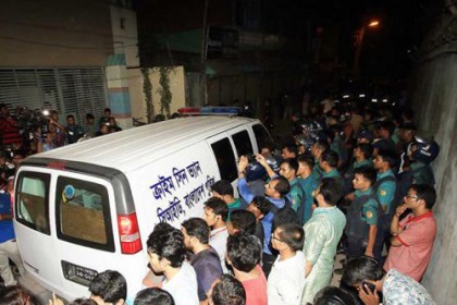 'পুলিশের চোখে মরিচের গুড়া ছিটিয়ে দেয় জঙ্গিরা'