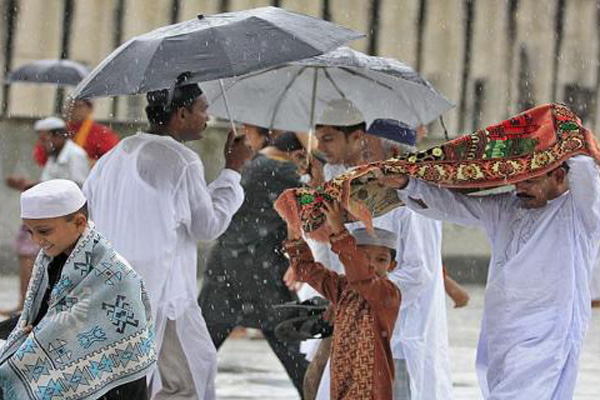 ঈদের সকালে বৃষ্টির হানা