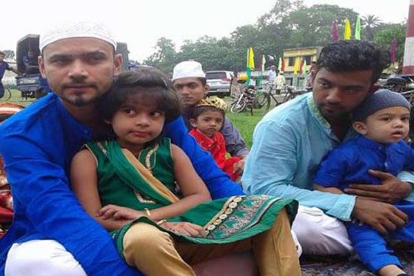 নড়াইলে মাশরাফির ঈদের নামাজ আদায়