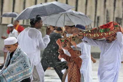ঈদের সকালে বৃষ্টির হানা