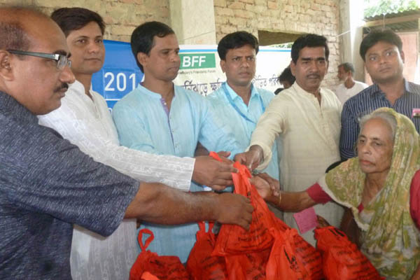 ফরিদপুরে কোরবানির মাংস বিতরণ