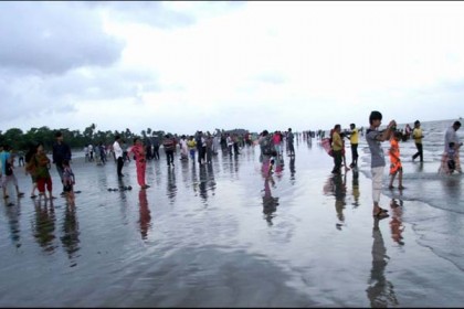 পর্যটকের পদচারণায় মুখর কুয়াকাটা