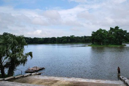 দূর্গাসাগর দিঘিতে পর্যটক আকর্ষণের উদ্যোগ
