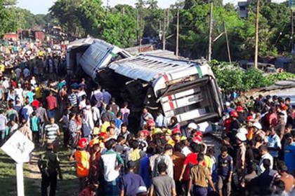 ১০ ঘণ্টা পর চট্টগ্রামে ট্রেন চলাচল স্বাভাবিক