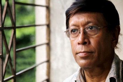 চেনা পরিবেশে লাকী আখন্দের ঈদ 