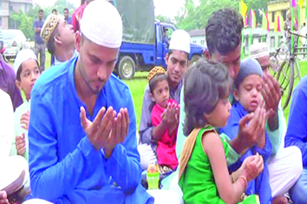 মাশরাফিকে দেখতে মানুষের ঢল