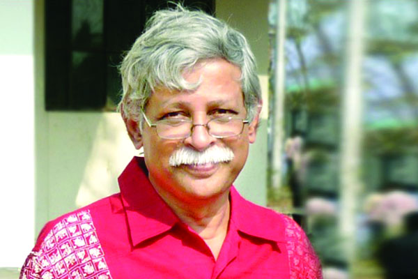 বাবা আমাদের সবাইকে দিয়ে লেখাতেন