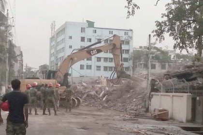 টাম্পাকো ট্র্যাজেডি, ধ্বংসস্তূপ ভবনে উদ্ধার কাজ চলছে
