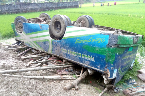 সিলেটে বাস খাদে, নিহত ২