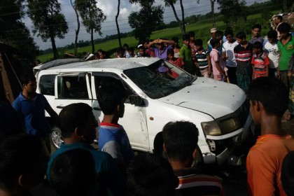 কুমিল্লায় প্রাইভেট কার খালে পড়ে ৫ জনের মৃত্যু