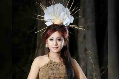 
রূপান্তরকামী মডেলকে মারধরের অভিযোগ