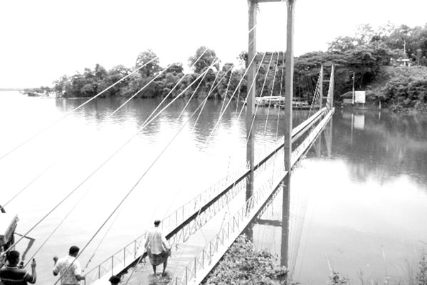 রাঙামাটির ঝুলন্ত সেতু পানির নিচে