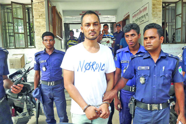 অবশেষে এমপিপুত্র রুমন গ্রেফতার