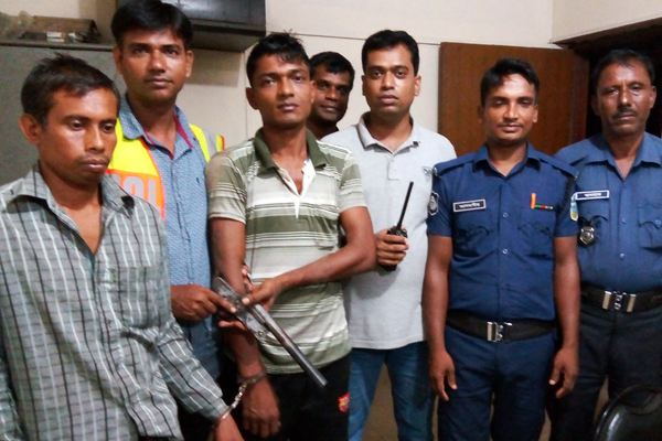 ভালুকায় অস্ত্রসহ ২ যুবক আটক