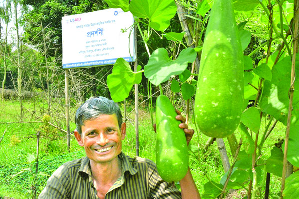 হাওরপাড়ে সুখের হাসি
