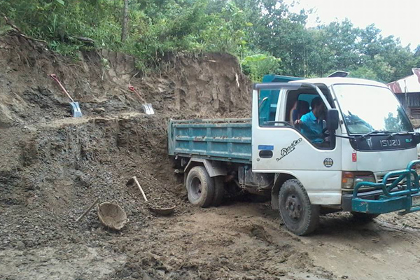 লামায় অবৈধভাবে পাহাড় কাটায় জরিমানা
