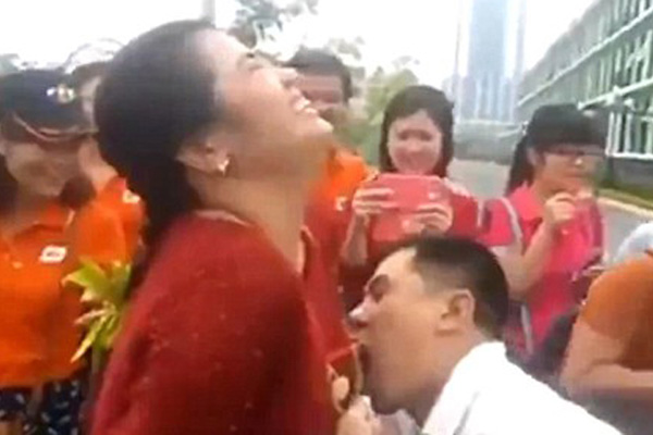 চীনের আজব ফলাহার চমকে দিল বিশ্বকে! (ভিডিও)