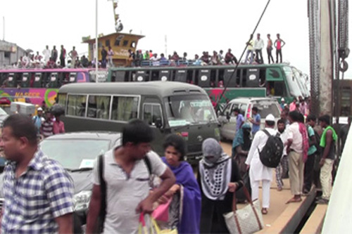 কাওড়াকান্দি ঘাটে ঢাকামুখী যাত্রীদের চাপ অব্যাহত
