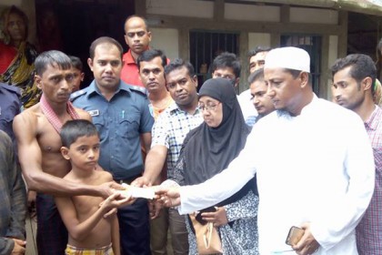 কালকিনিতে নিহত স্কুল ছাত্রী নিতুর পরিবারকে আর্থিক সহায়তা