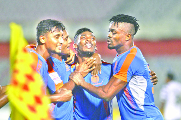 মোহামেডানকে উড়িয়ে দিল আবাহনী