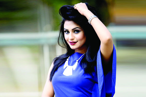 ফিরলেন নুসরাত ফারিয়া