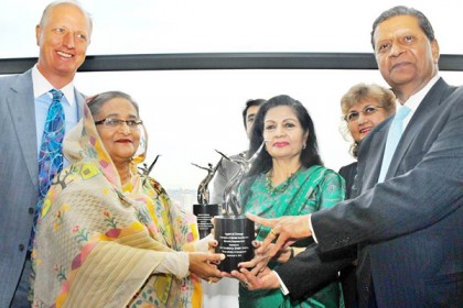 জাতিসংঘের দুটি পুরস্কার গ্রহণ প্রধানমন্ত্রীর