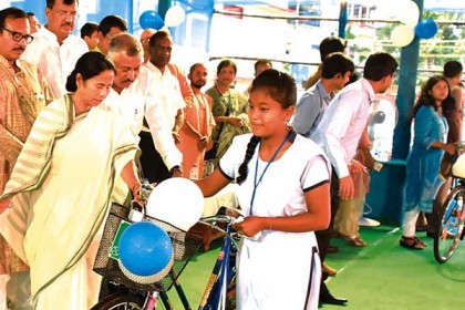 বছরে ১২ লাখ সাইকেল কিনবে মমতা সরকার