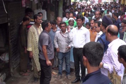 লক্ষ্মীপুরে অবৈধ দোকান উচ্ছেদ
