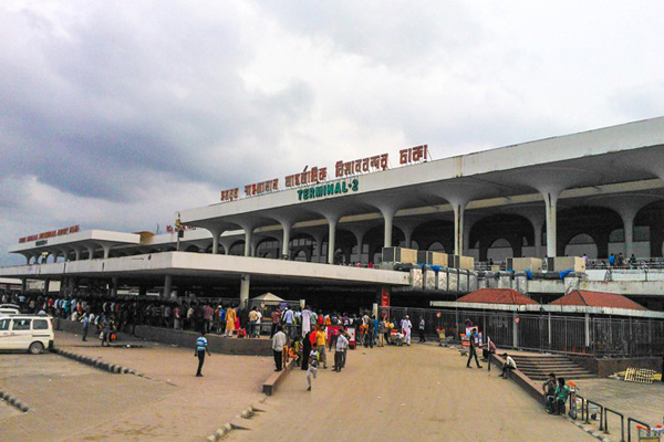 শাহজালালে ২৩৭ কার্টন বিদেশি সিগারেটসহ আটক ১