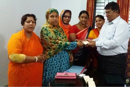 অগ্নিকান্ডে ক্ষতিগ্রস্থ পরিবারকে অনুদান প্রদান