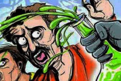 দ্বিতীয় বিয়ে করায় স্বামীর গায়ে অ্যাসিড নিক্ষেপ প্রথম স্ত্রীর