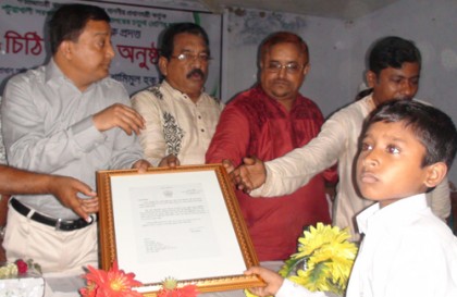 প্রধানমন্ত্রীর লেখা সেই চিঠি শীর্ষেন্দুর হাতে